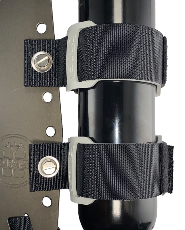 Mounting straps for mounting on the backplate for bottles with 90mm diameter or smaller